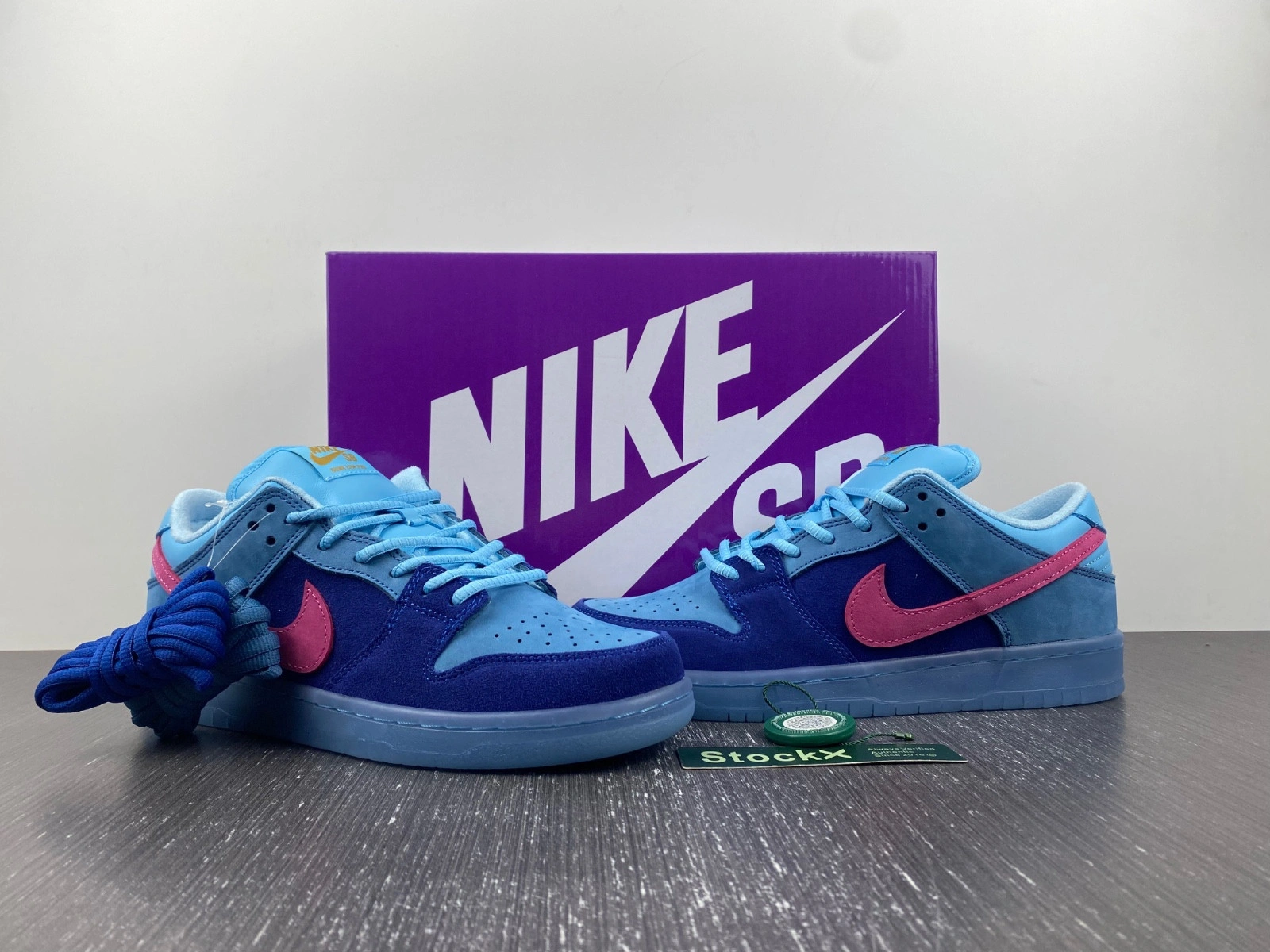 Nike SB Dunk Low Run The Jewels - DO9404-400