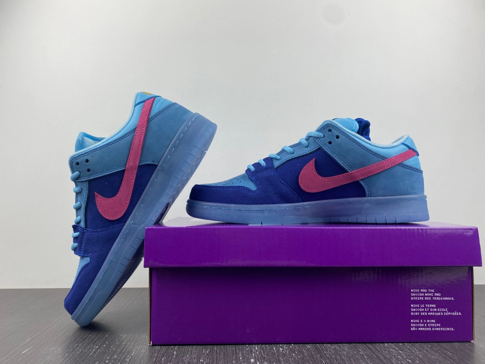 Nike SB Dunk Low Run The Jewels - DO9404-400