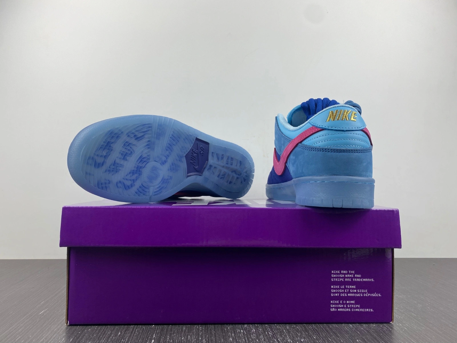 Nike SB Dunk Low Run The Jewels - DO9404-400
