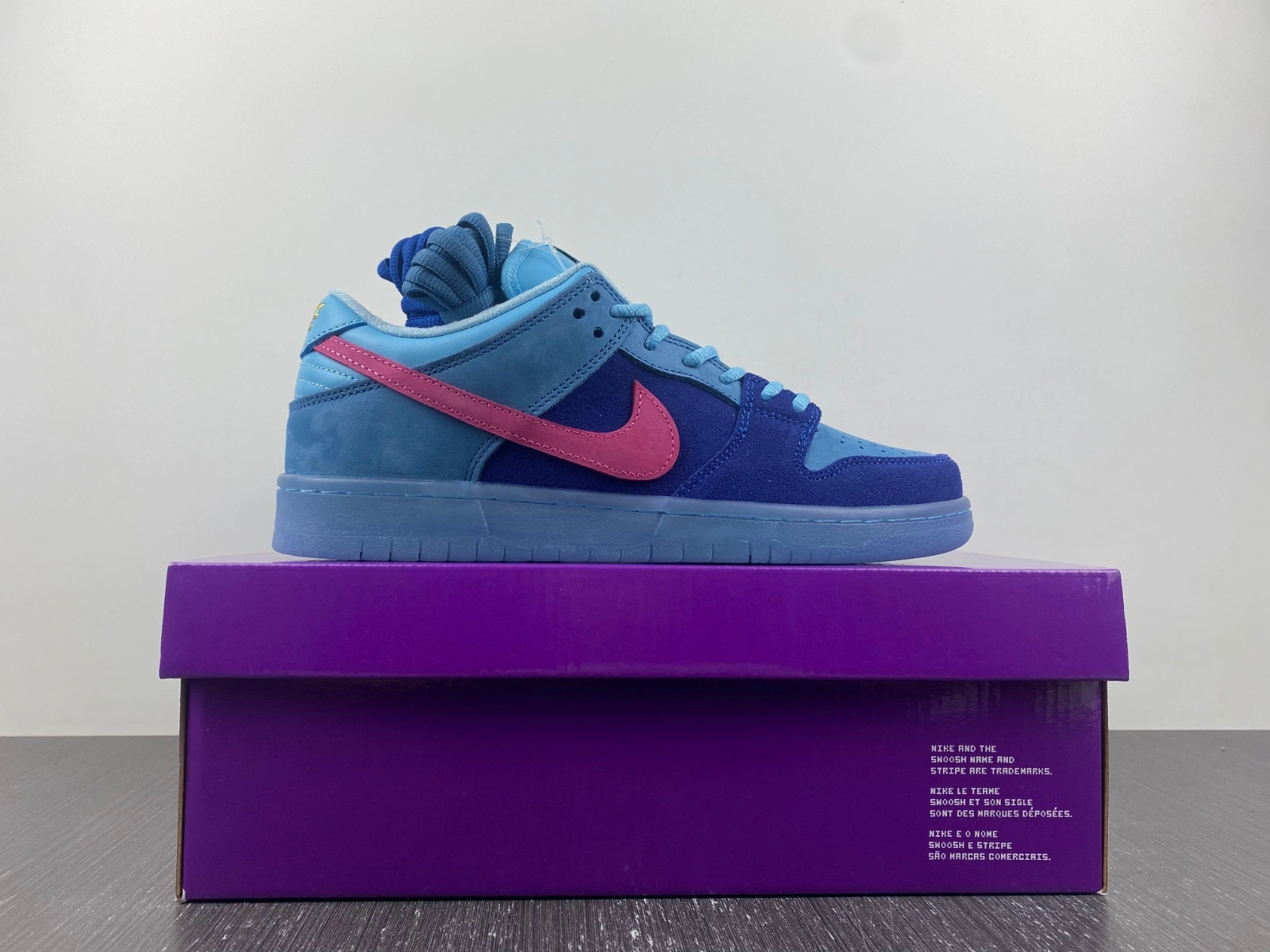 Nike SB Dunk Low Run The Jewels - DO9404-400