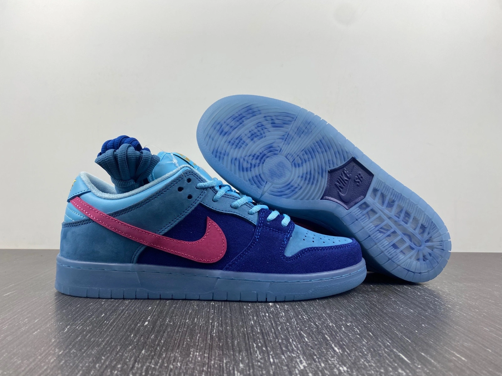 Nike SB Dunk Low Run The Jewels - DO9404-400