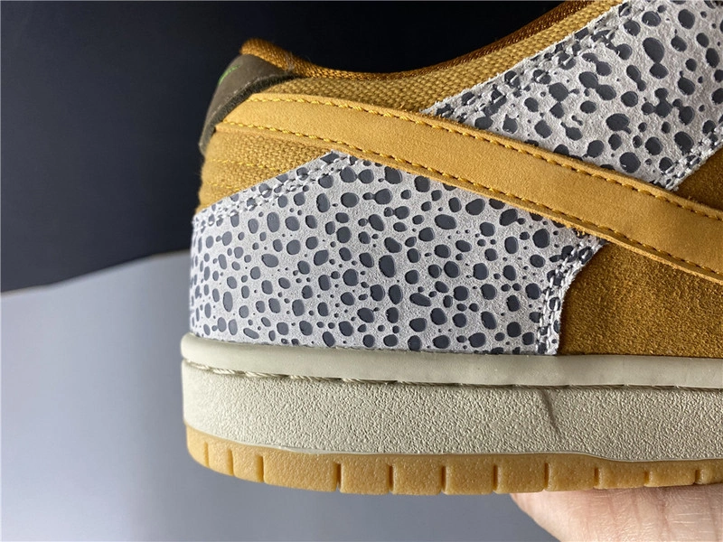Nike SB Dunk Low “Safari”    CD2563-002