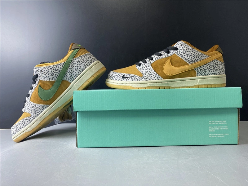Nike SB Dunk Low “Safari”    CD2563-002
