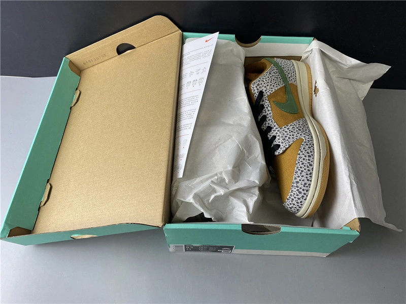 Nike SB Dunk Low “Safari”    CD2563-002
