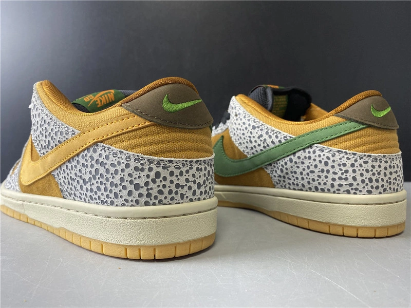 Nike SB Dunk Low “Safari”    CD2563-002
