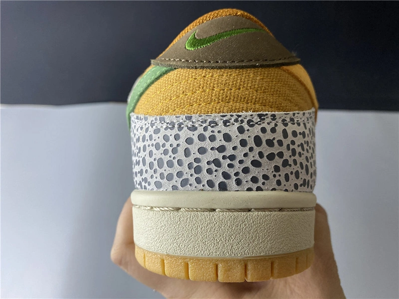 Nike SB Dunk Low “Safari”    CD2563-002