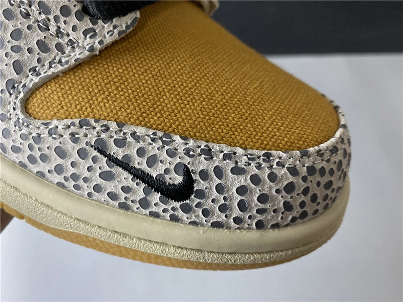 Nike SB Dunk Low “Safari”    CD2563-002