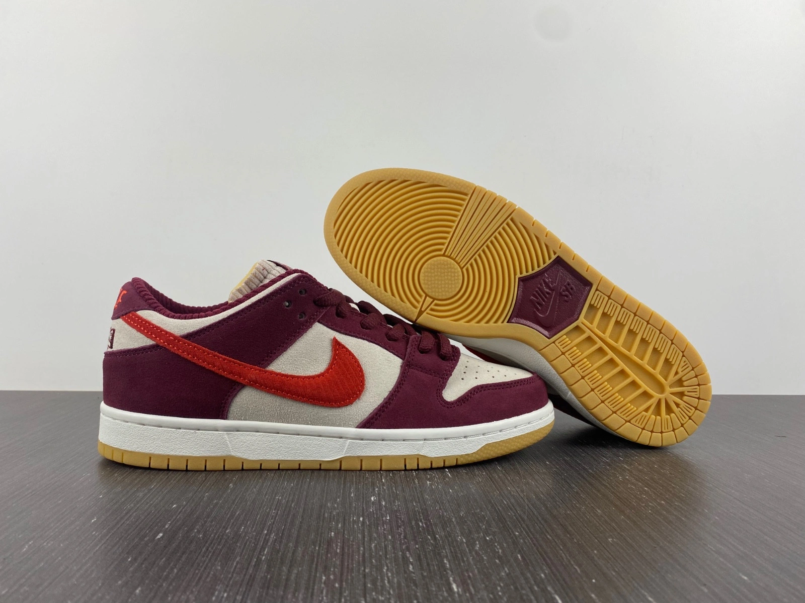 Nike SB Dunk Low 
