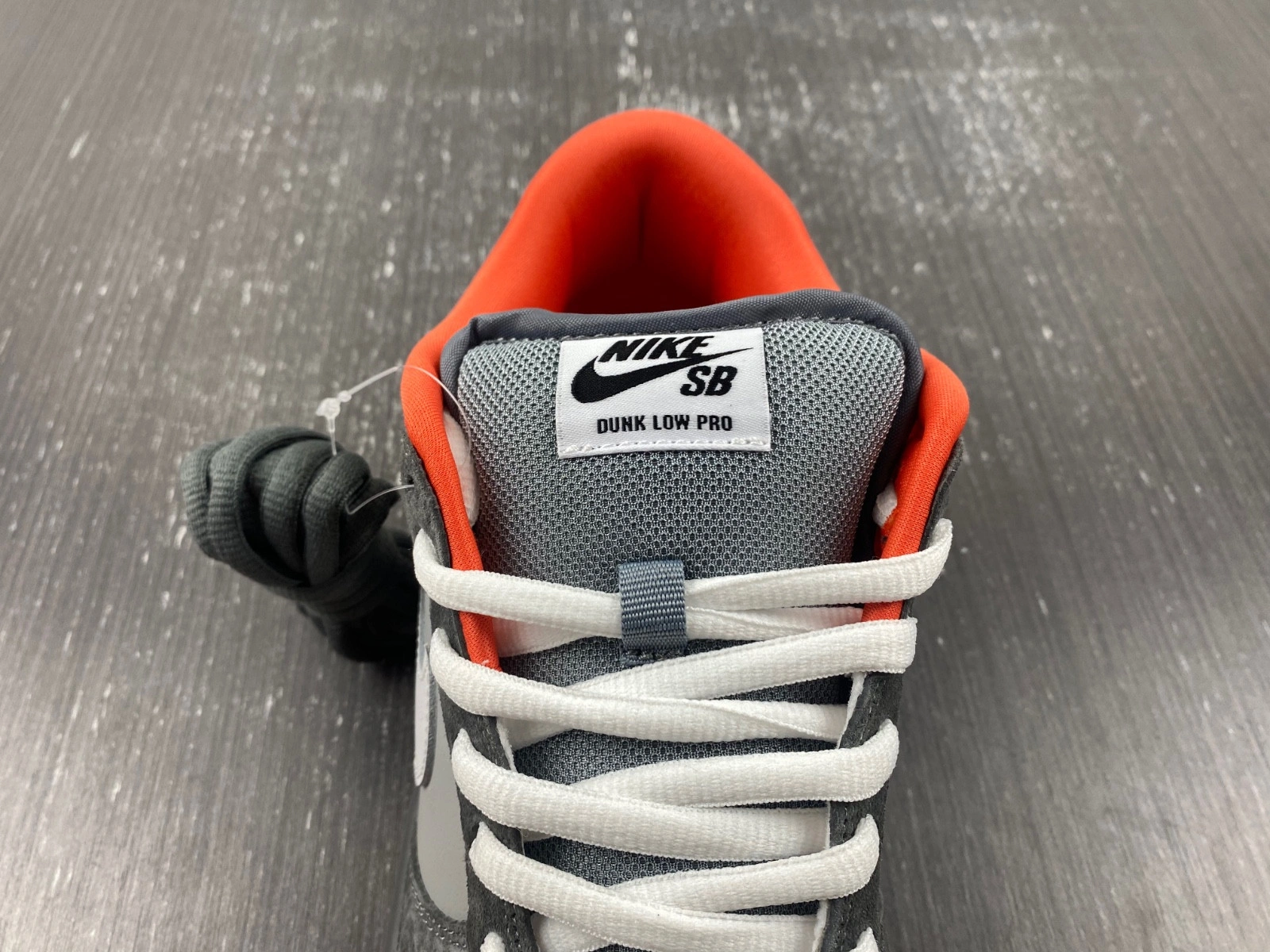 Nike SB Dunk Low Staple NYC Pigeon  304292-011