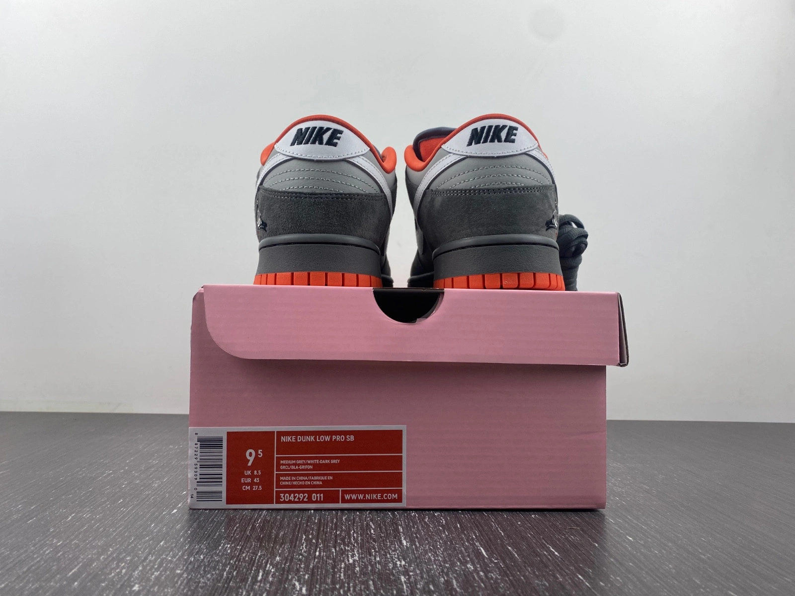 Nike SB Dunk Low Staple NYC Pigeon  304292-011