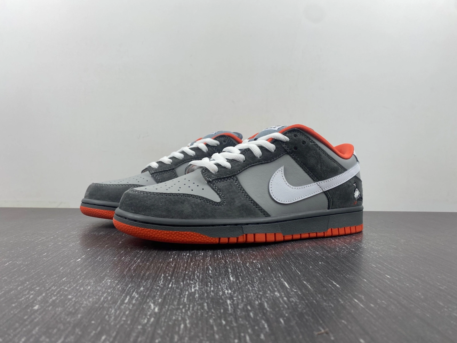 Nike SB Dunk Low Staple NYC Pigeon  304292-011