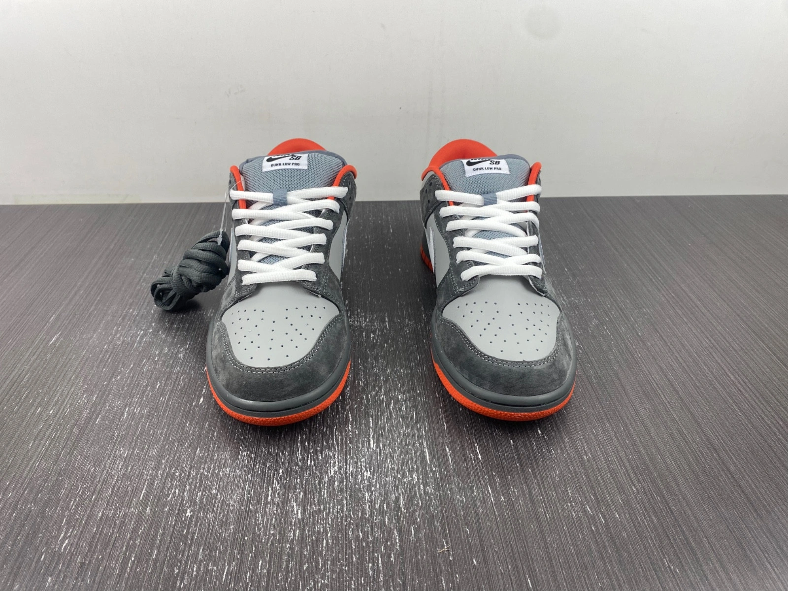 Nike SB Dunk Low Staple NYC Pigeon  304292-011