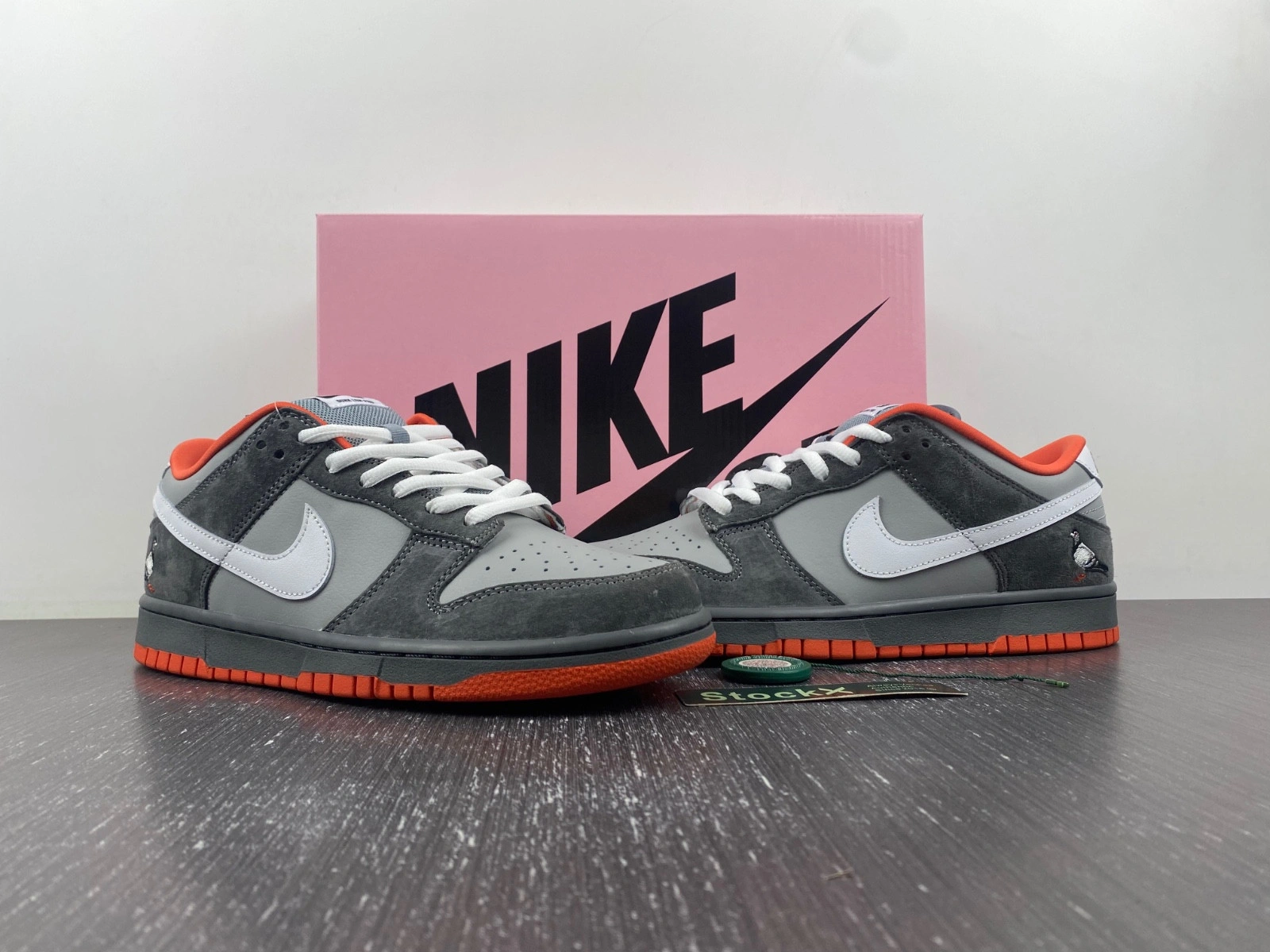 Nike SB Dunk Low Staple NYC Pigeon  304292-011