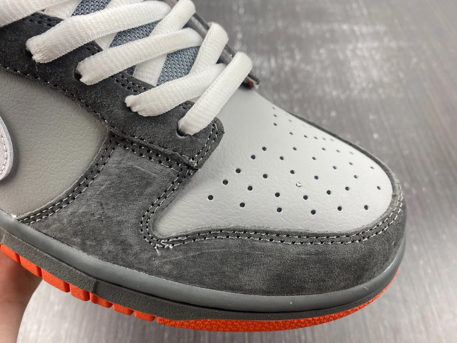 Nike SB Dunk Low Staple NYC Pigeon  304292-011