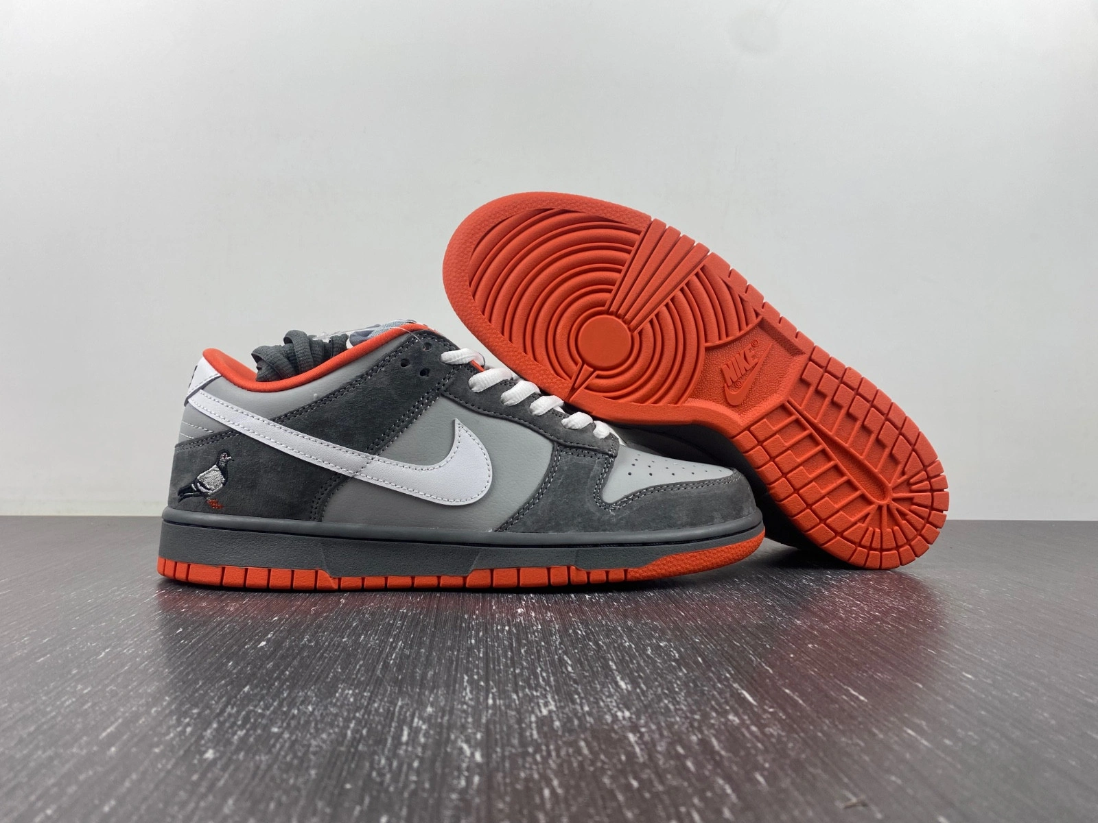Nike SB Dunk Low Staple NYC Pigeon  304292-011