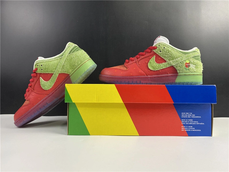 Nike SB Dunk Low “Strawberry Cough   CW7093-601