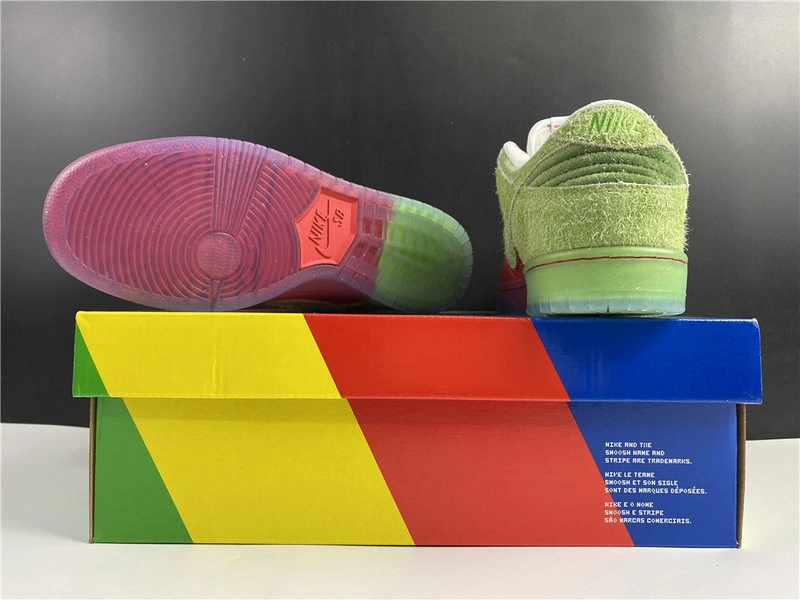 Nike SB Dunk Low “Strawberry Cough   CW7093-601