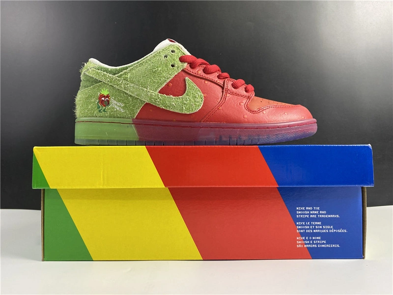 Nike SB Dunk Low “Strawberry Cough   CW7093-601
