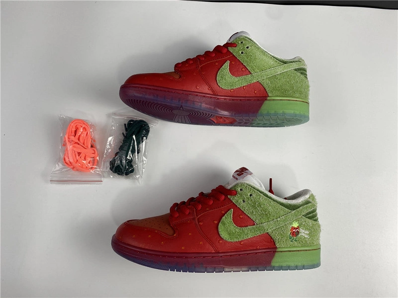 Nike SB Dunk Low “Strawberry Cough   CW7093-601