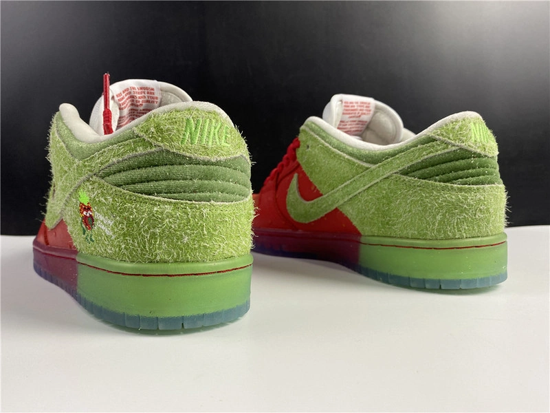 Nike SB Dunk Low “Strawberry Cough   CW7093-601