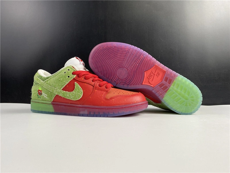 Nike SB Dunk Low “Strawberry Cough   CW7093-601
