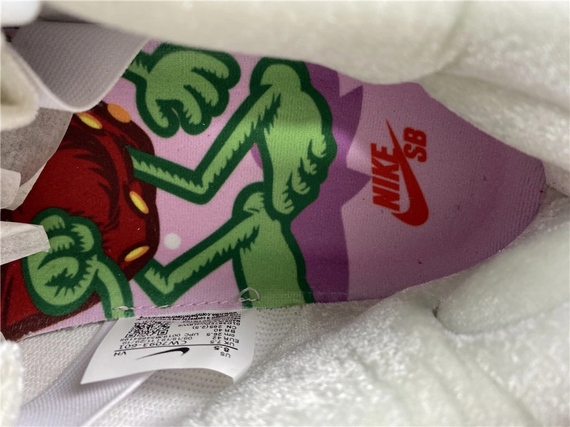 Nike SB Dunk Low “Strawberry Cough   CW7093-601