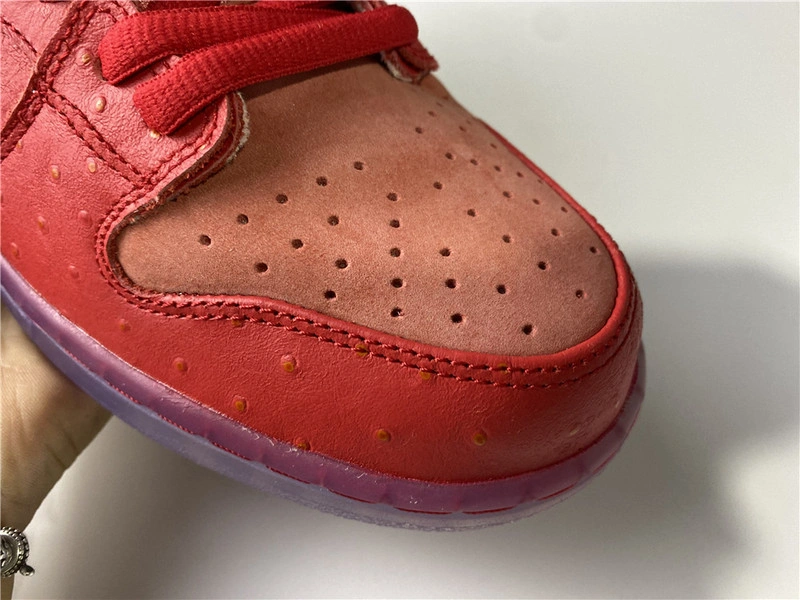 Nike SB Dunk Low “Strawberry Cough   CW7093-601