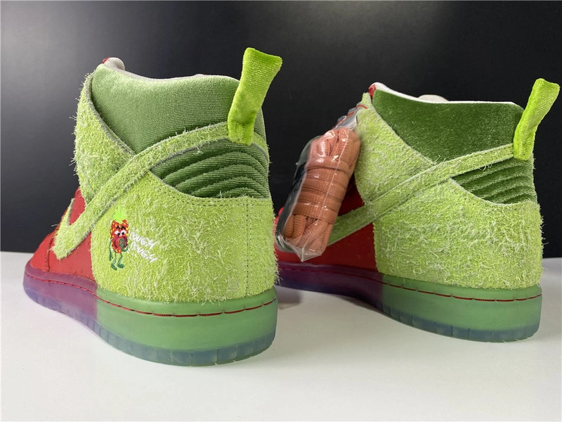 Nike SB Dunk Low “Strawberry Cough   CW7093-601
