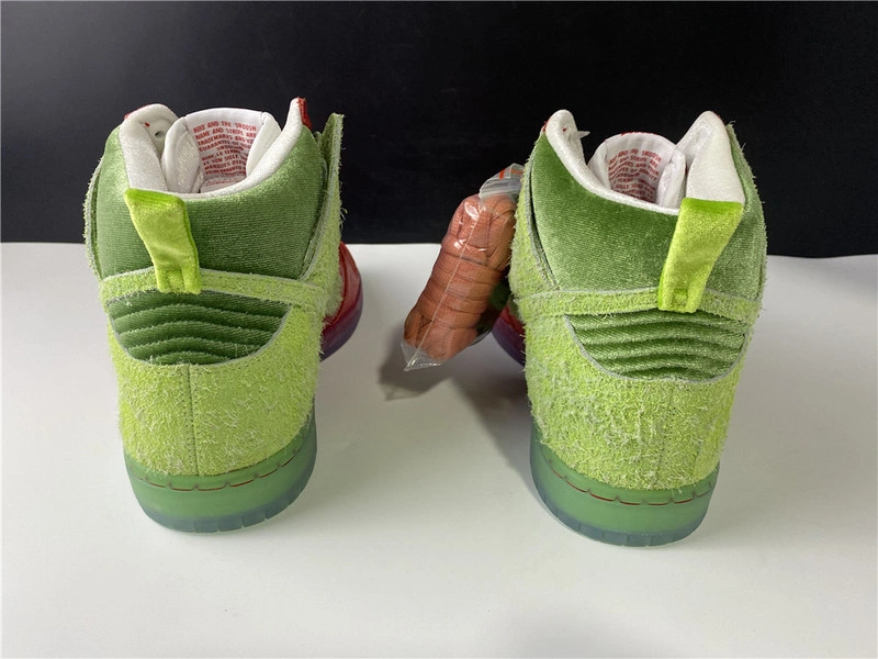 Nike SB Dunk Low “Strawberry Cough   CW7093-601
