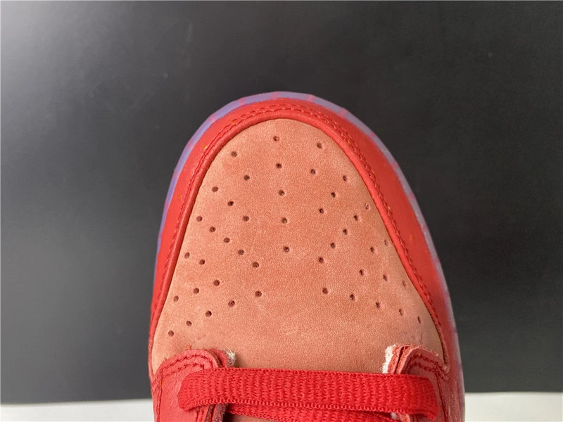 Nike SB Dunk Low “Strawberry Cough   CW7093-601