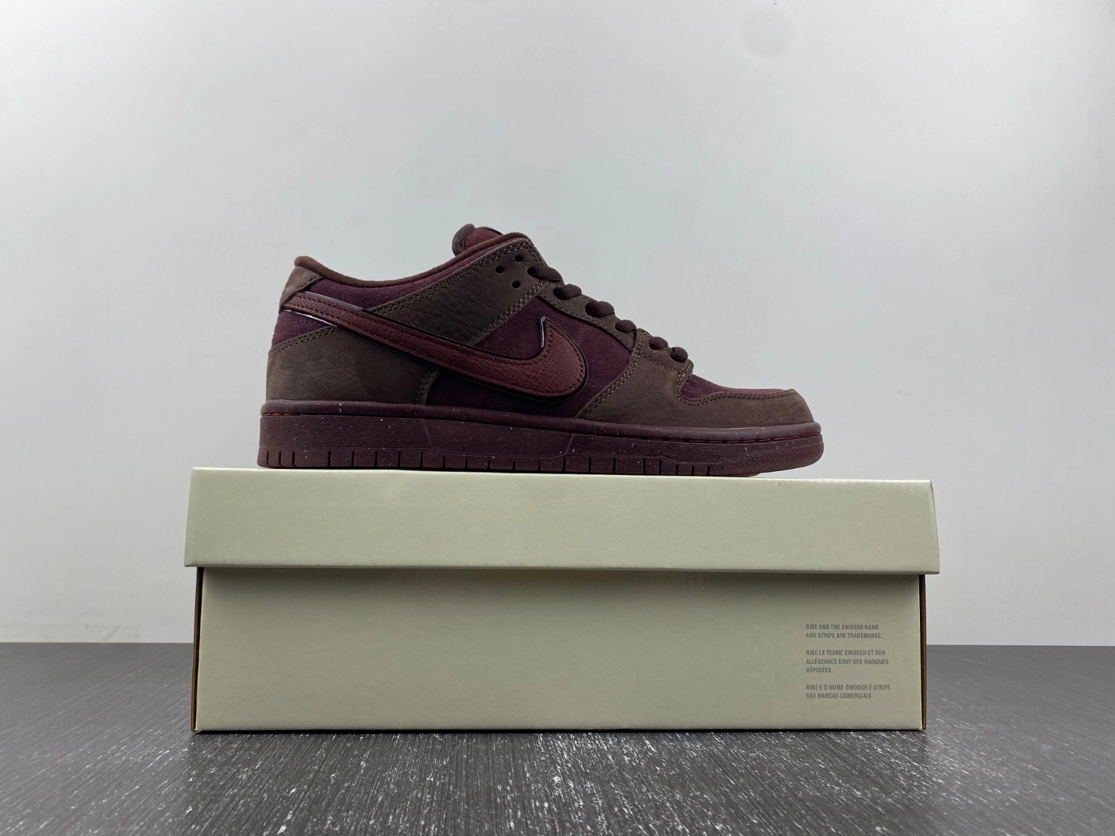 Nike SB Dunk Low Valentine's Day 2024 FN0619-600