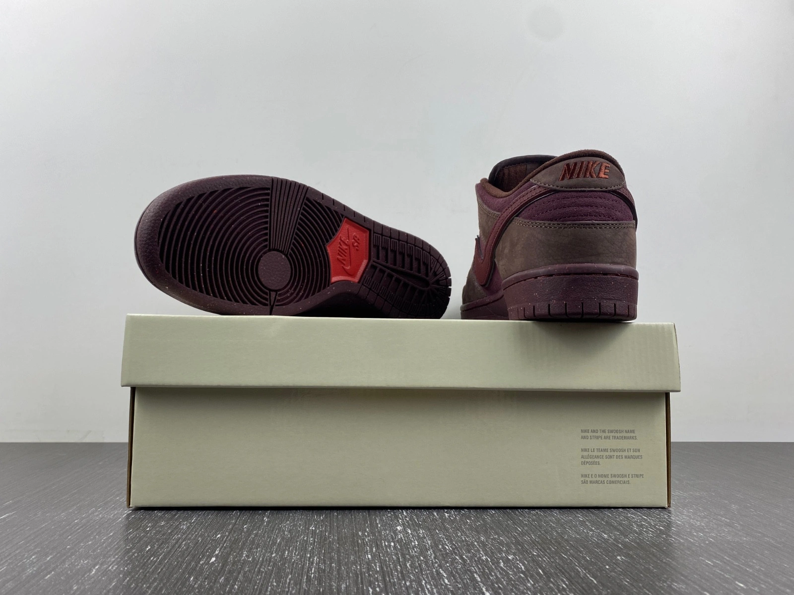 Nike SB Dunk Low Valentine's Day 2024 FN0619-600