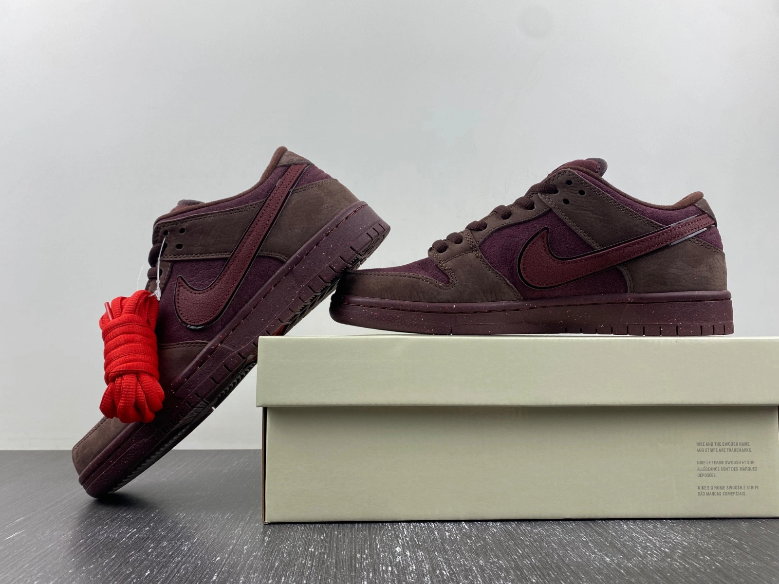 Nike SB Dunk Low Valentine's Day 2024 FN0619-600