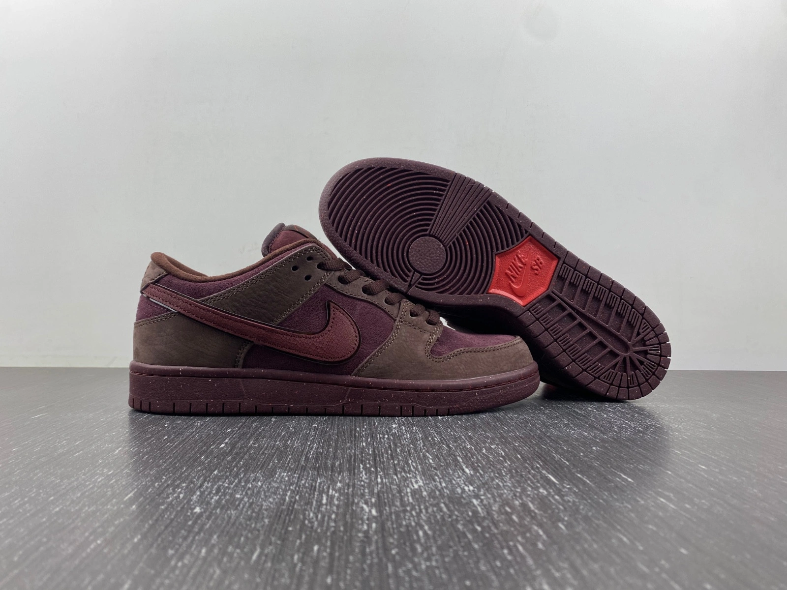 Nike SB Dunk Low Valentine's Day 2024 FN0619-600
