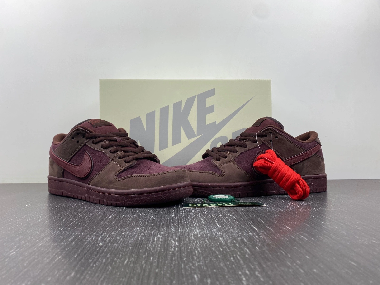 Nike SB Dunk Low Valentine's Day 2024 FN0619-600