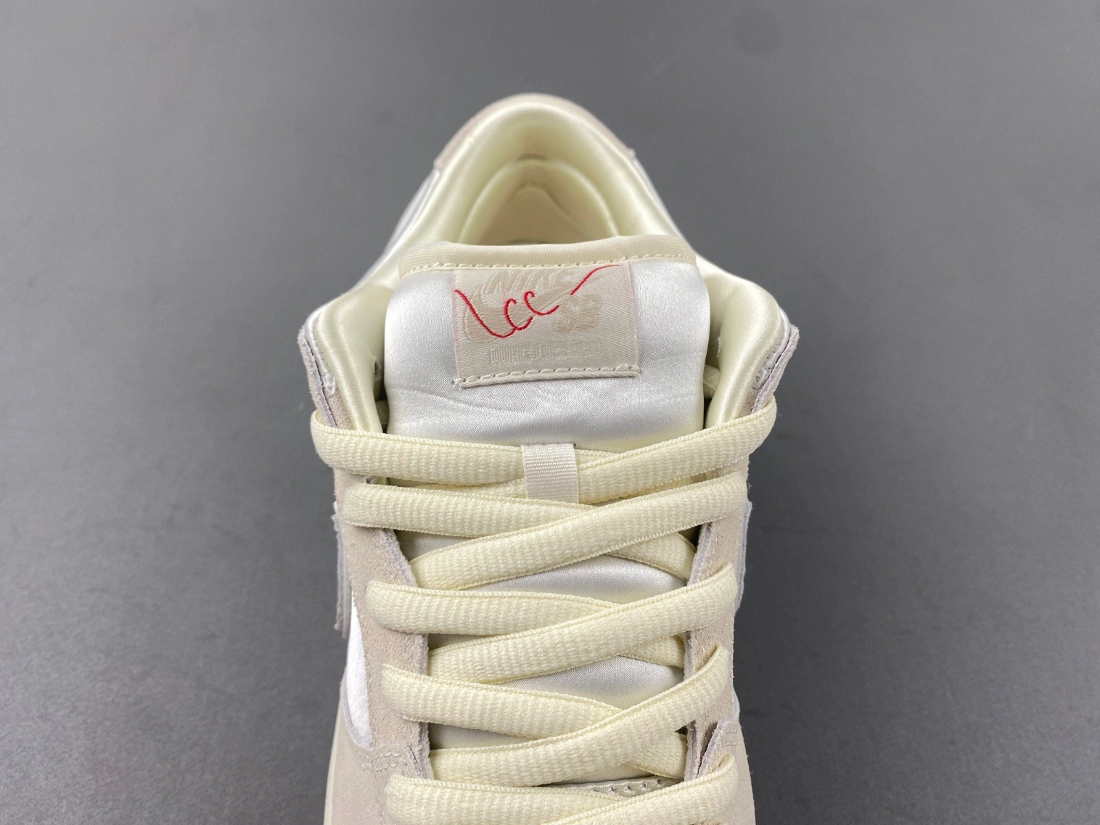 Nike SB Dunk Low Valentine's Day FZ5654-100