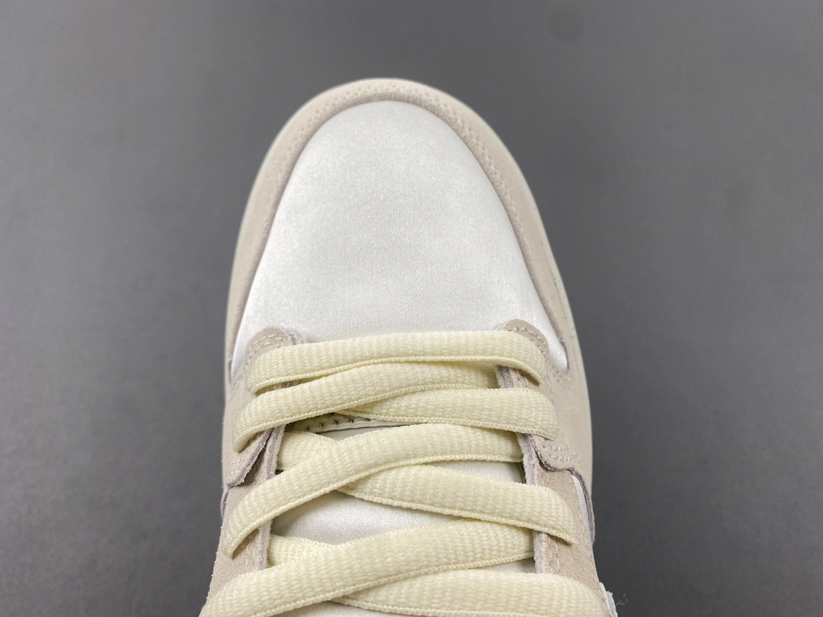Nike SB Dunk Low Valentine's Day FZ5654-100
