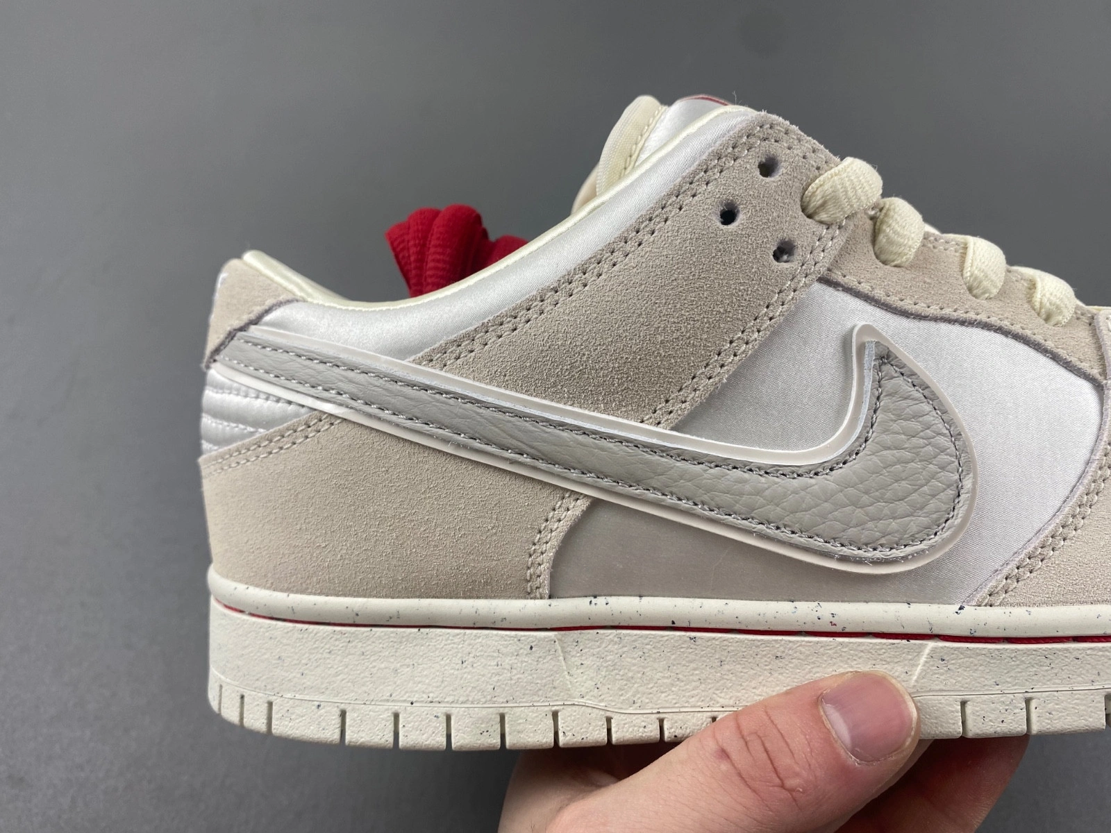Nike SB Dunk Low Valentine's Day FZ5654-100