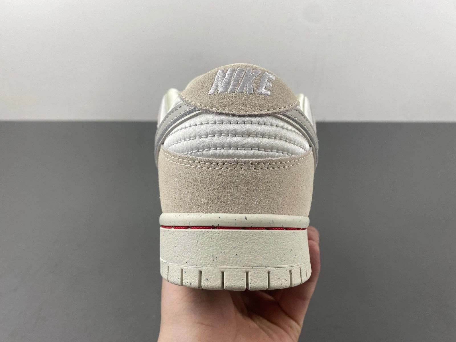 Nike SB Dunk Low Valentine's Day FZ5654-100