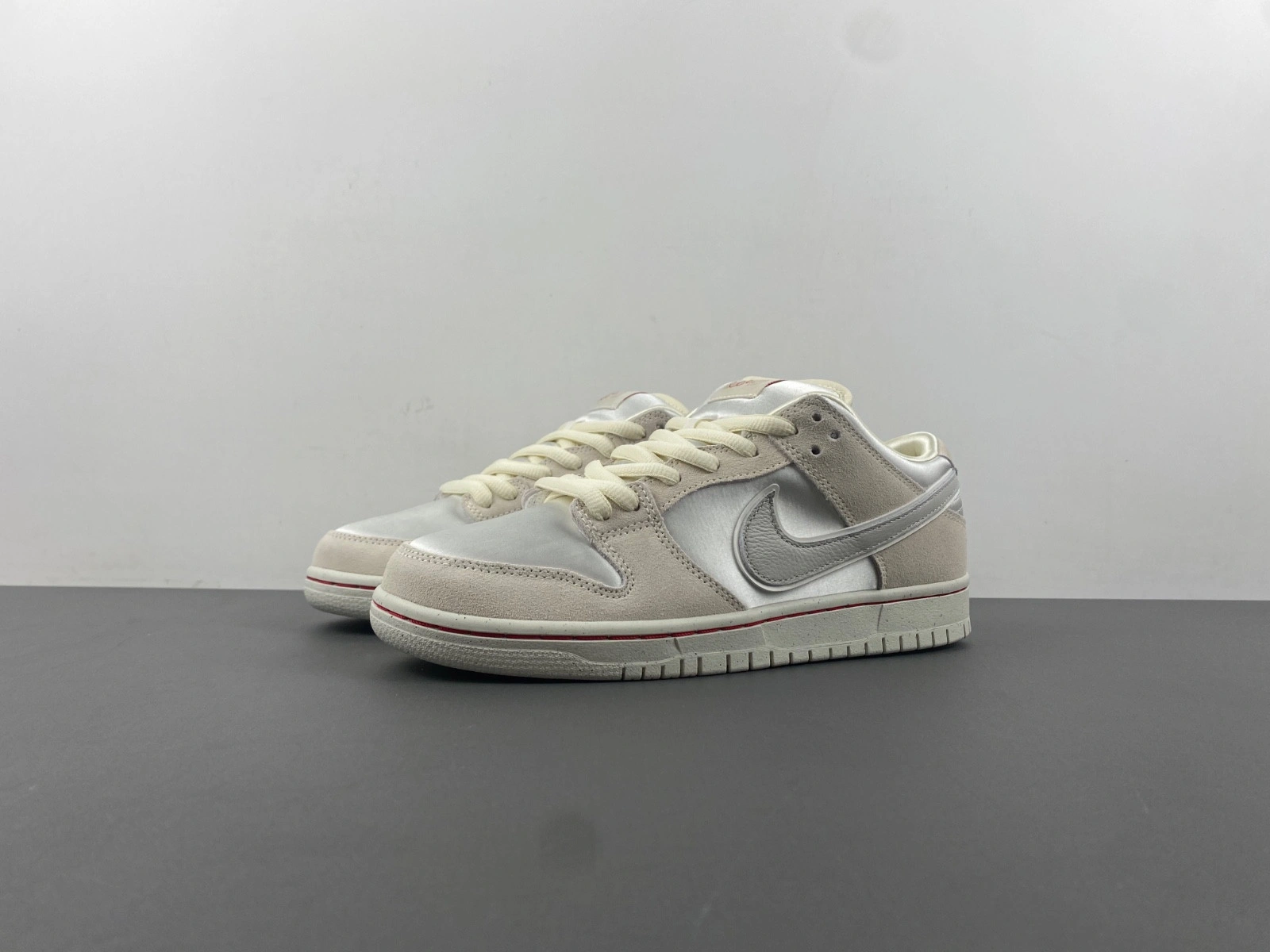 Nike SB Dunk Low Valentine's Day FZ5654-100