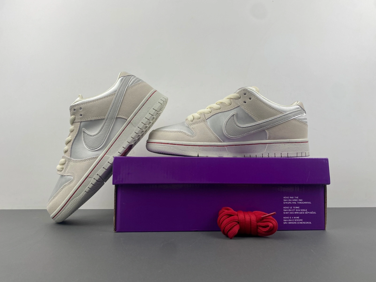 Nike SB Dunk Low Valentine's Day FZ5654-100