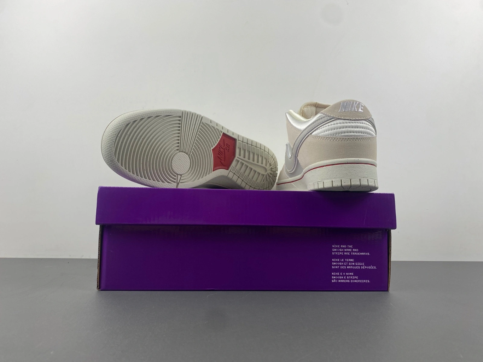 Nike SB Dunk Low Valentine's Day FZ5654-100