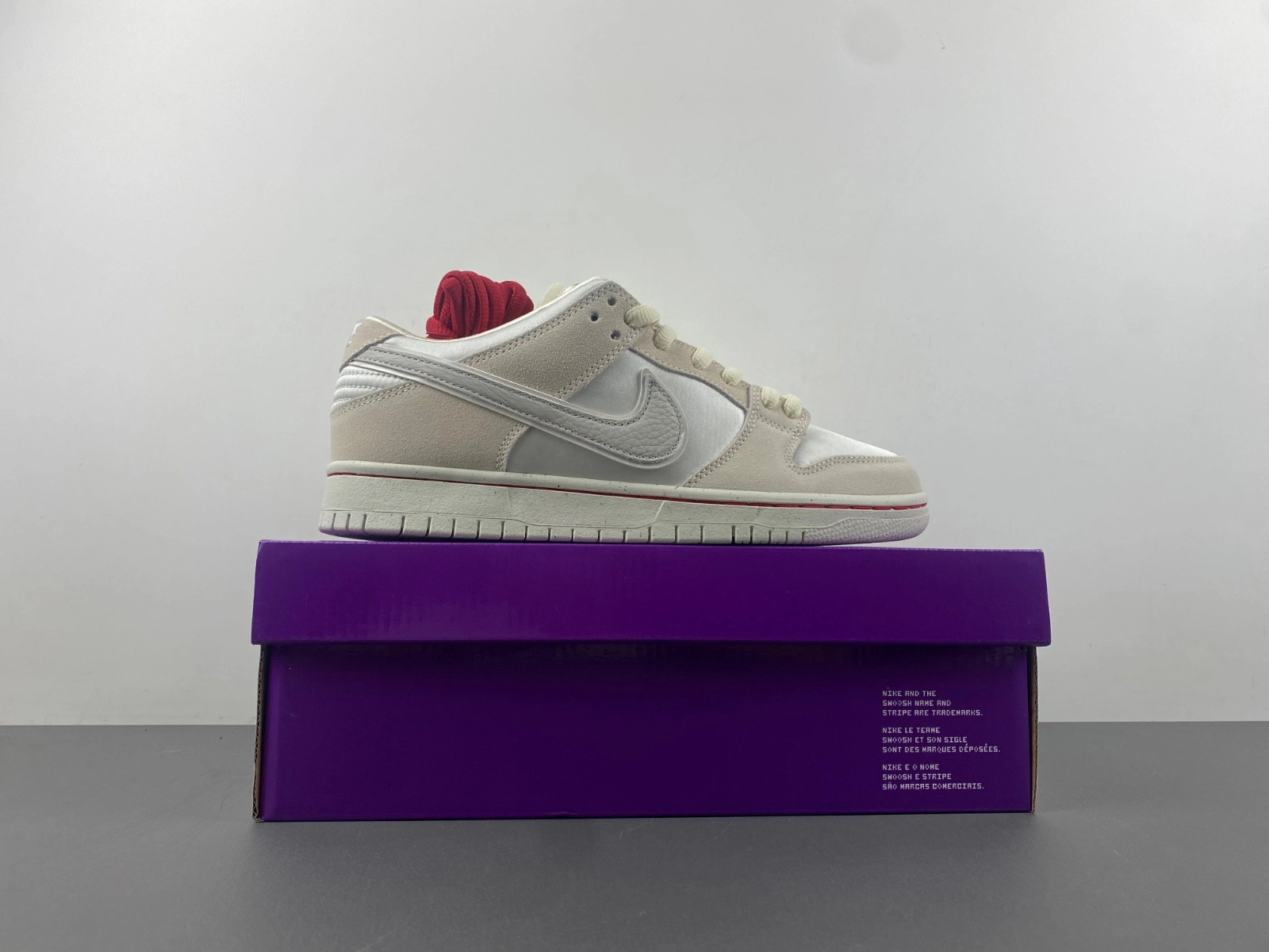 Nike SB Dunk Low Valentine's Day FZ5654-100