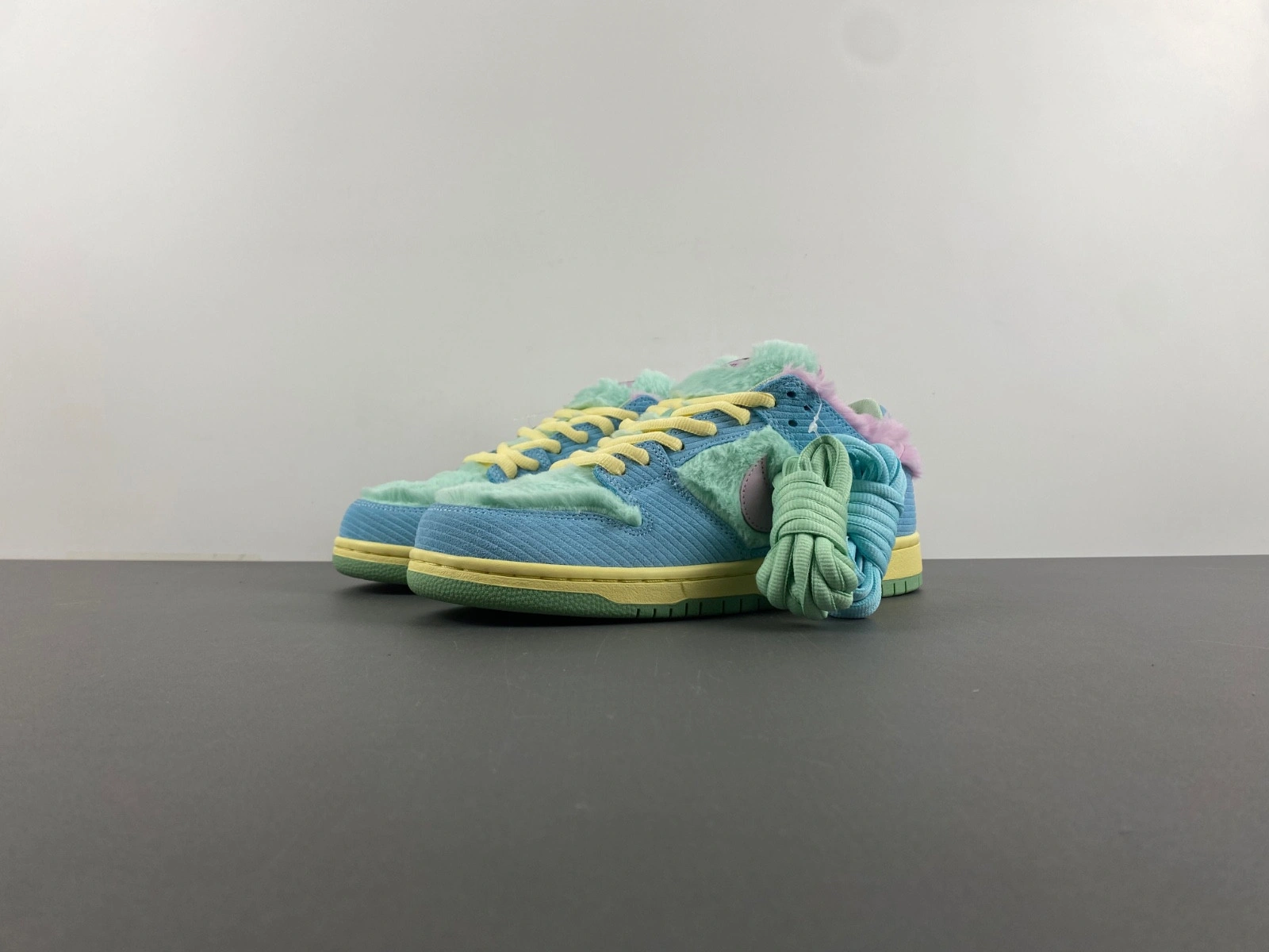 Nike SB Dunk Low Verdy 'Visty' - FN6040-400