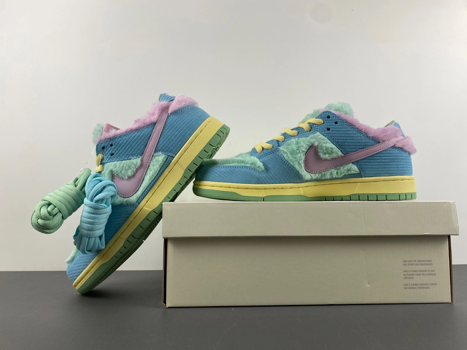 Nike SB Dunk Low Verdy 'Visty' - FN6040-400