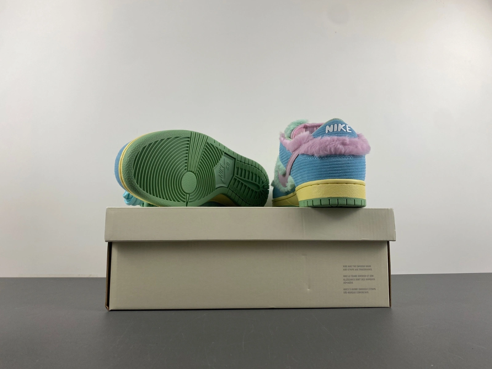 Nike SB Dunk Low Verdy 'Visty' - FN6040-400