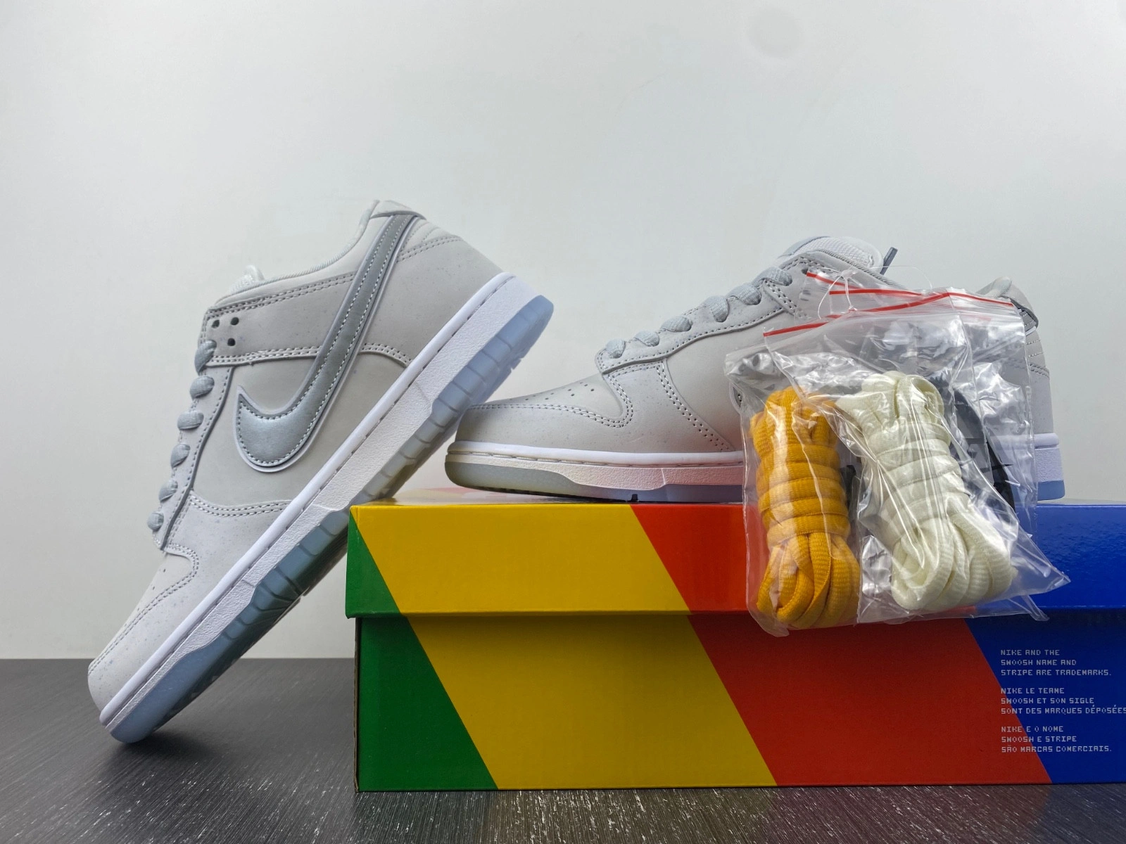 Nike SB Dunk Low White Lobster (Friends and Family)  FD8776-100
