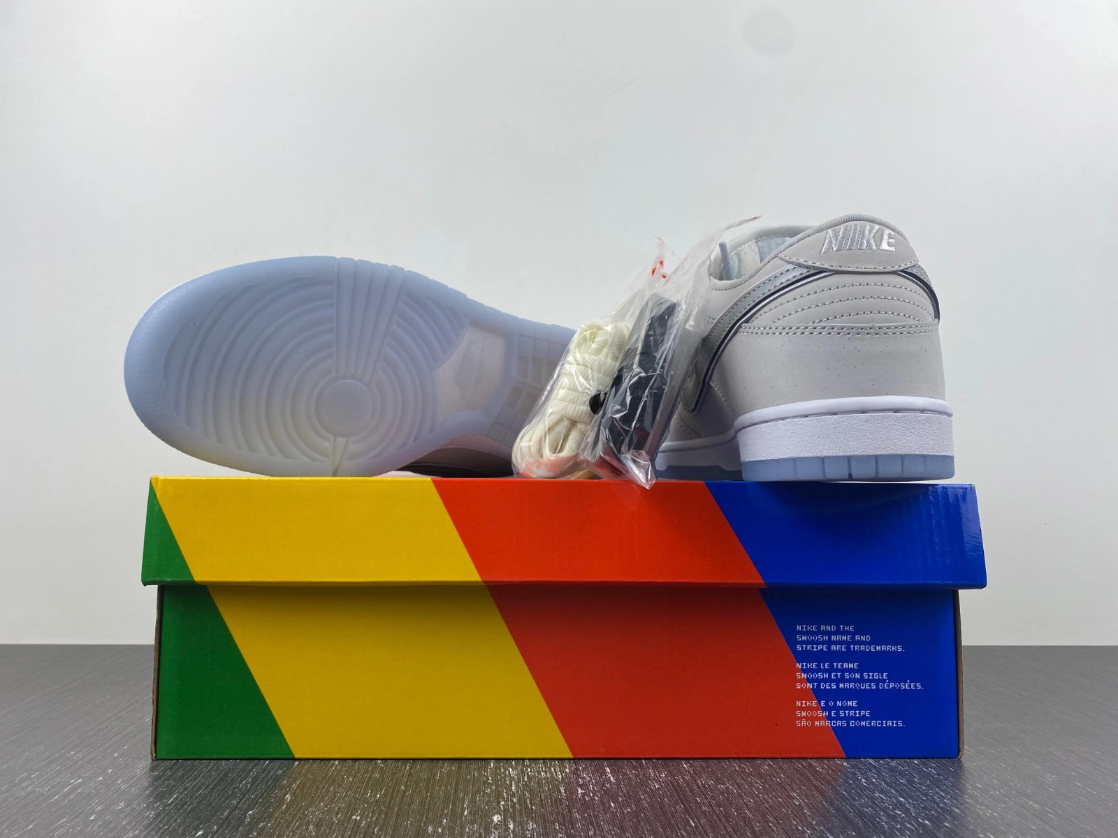 Nike SB Dunk Low White Lobster (Friends and Family)  FD8776-100