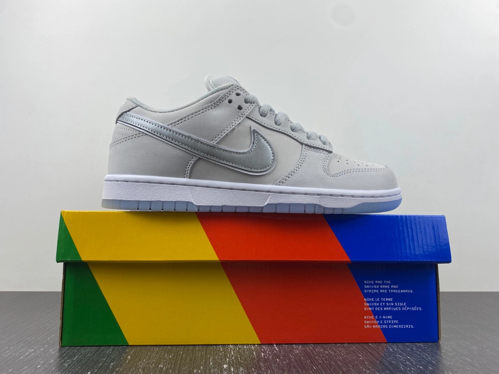 Nike SB Dunk Low White Lobster (Friends and Family)  FD8776-100