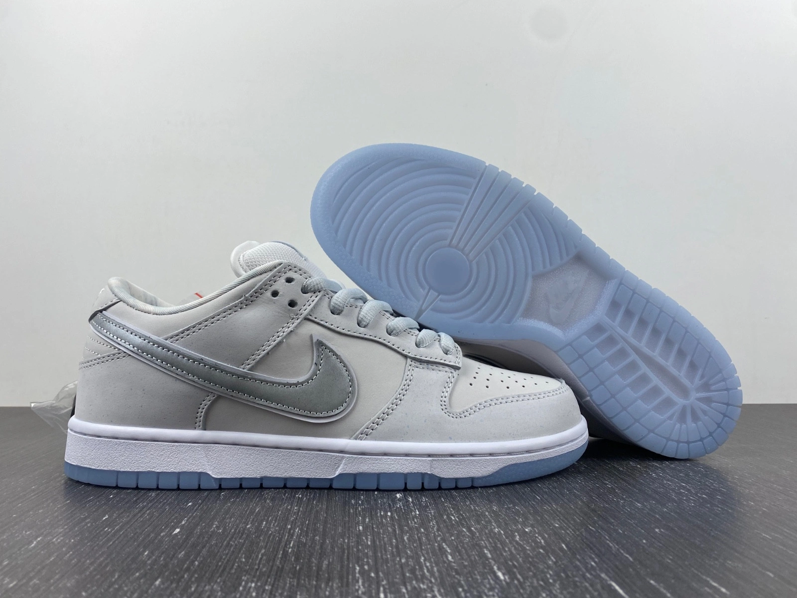 Nike SB Dunk Low White Lobster (Friends and Family)  FD8776-100